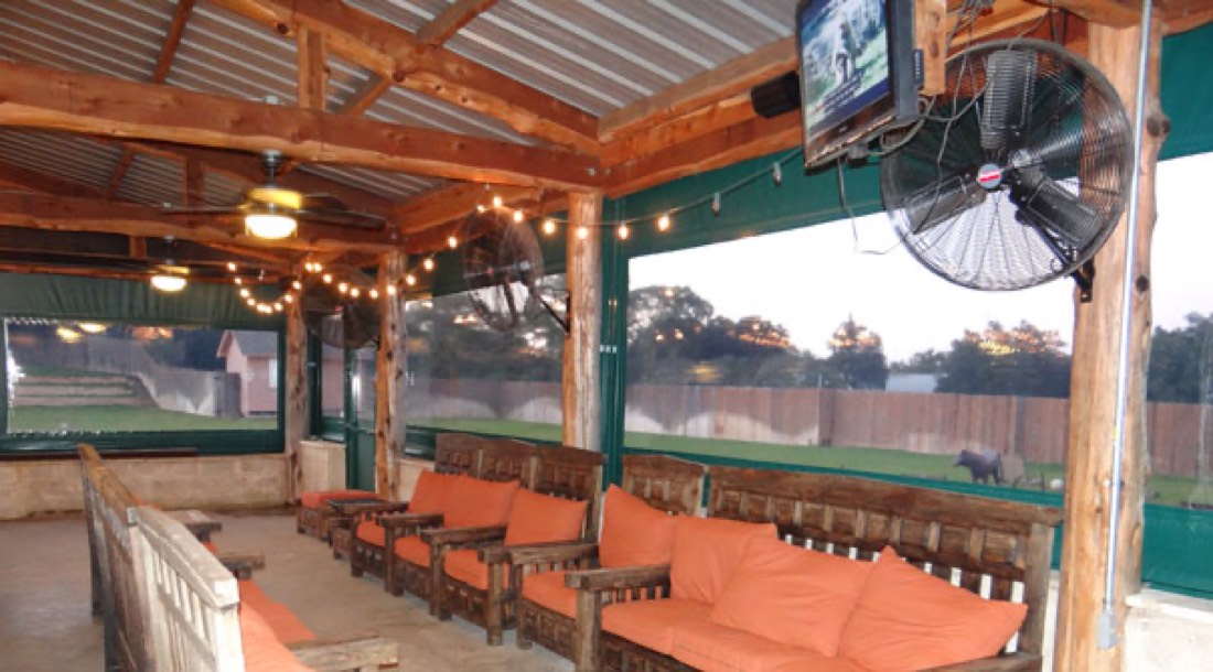 Verdes Mexican Parilla Enclosed Patio