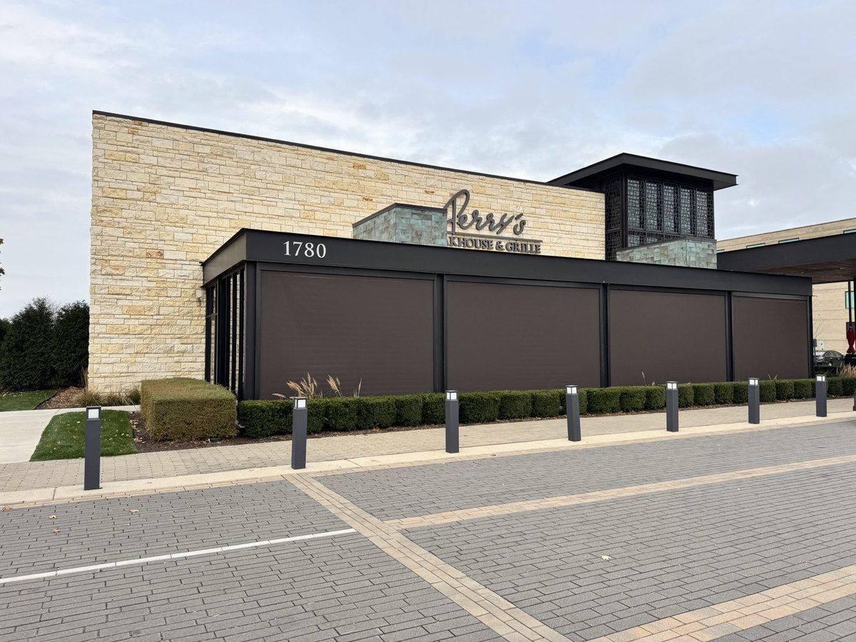 Perry's Steakhouse & Grille — commercial sun shades deployed