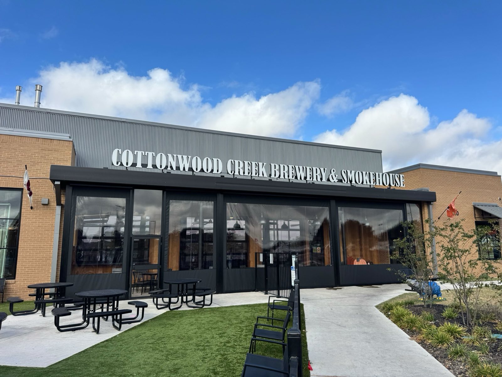 Cottonwood Creek Brewery & Smokehouse, Texas: a manual roll-down enclosure across the full storefront
