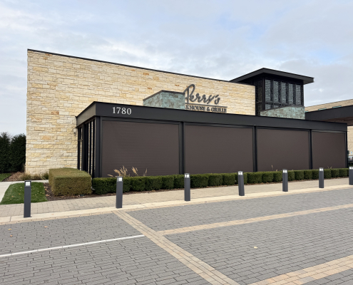 Perrys-Steakhouse-Schaumberg-IL-Motorized-Screen-Enclosures